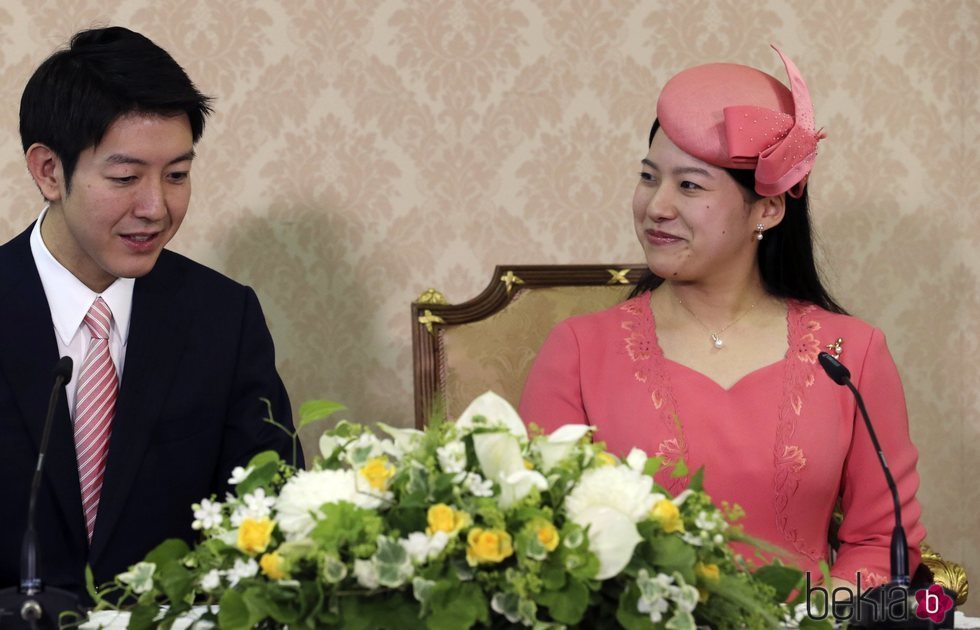 La Princesa Ayako de Takamado anunciando su compromiso