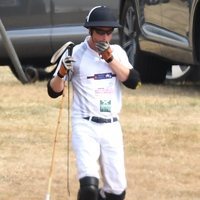 El Príncipe Harry de Inglaterra en un partido de polo benéfico