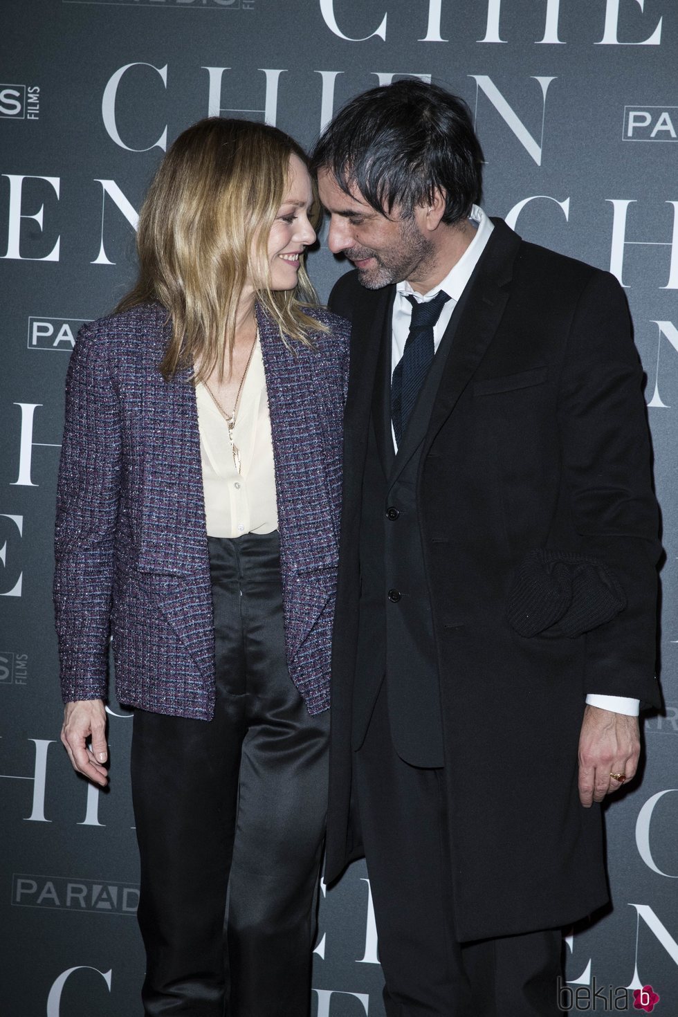 Vanessa Paradis y Samuel Benchetrit muy enamorados en la premiere de 'Chien'