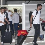 Diego Costa y Koke en el Aeropuerto Adolfo Suárez