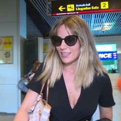 Edurne en el aeropuerto de Madrid tras la eliminación de España