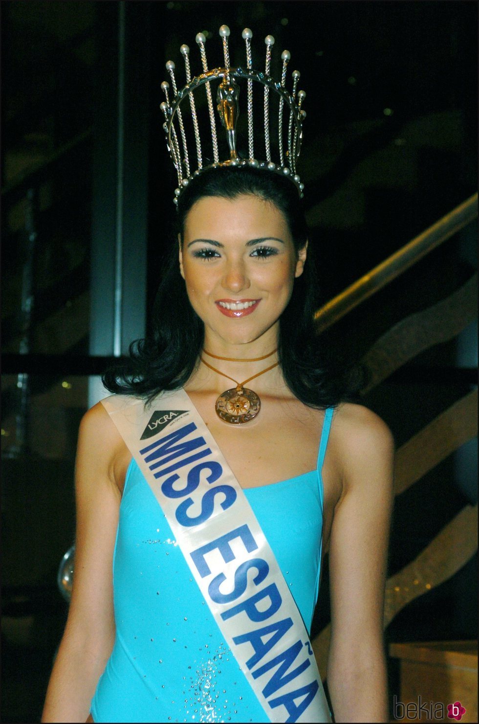 La miss España del año 2004 María Jesús Ruíz posando para la cámara durante el certamen de Miss España