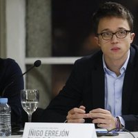 Iñigo Errejón durante una reunión para el cambio de la Ley Electoral