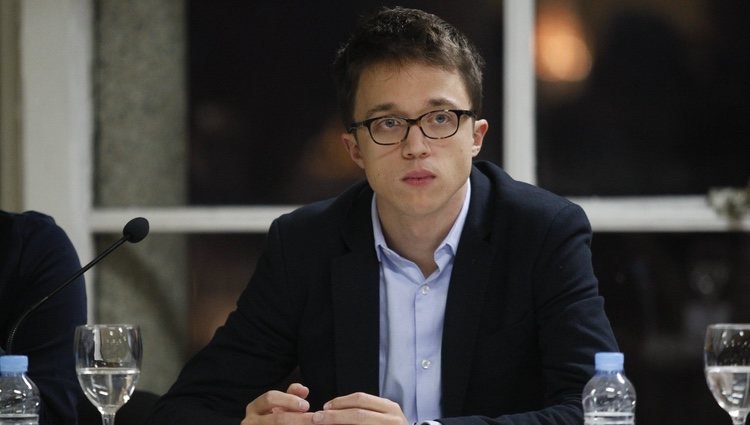 Iñigo Errejón durante una reunión para el cambio de la Ley Electoral