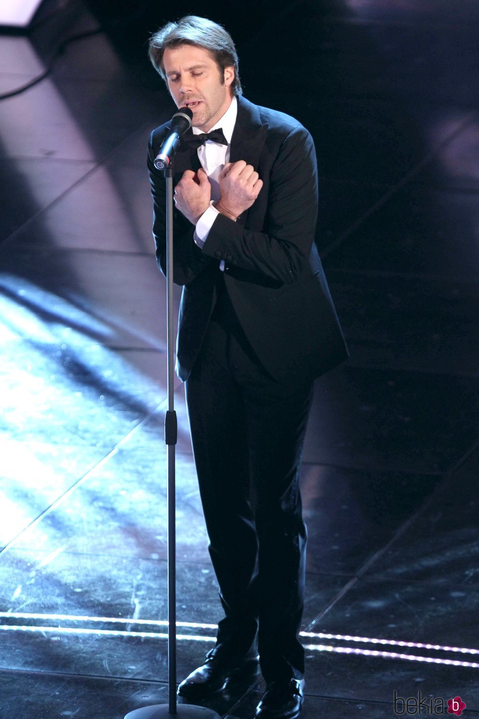 Filiberto de Saboya cantando en el Festival de San Remo 2010