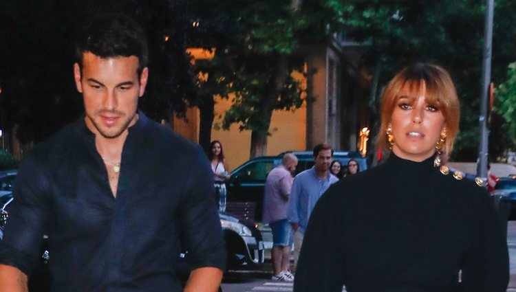 Mario Casas y Blanca Suárez llegando a la fiesta del 10º aniversario de Bambú