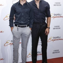 Óscar y Mario Casas en la fiesta del décimo aniversario de la productora Bambú