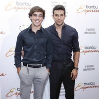 Óscar y Mario Casas en la fiesta del décimo aniversario de la productora Bambú