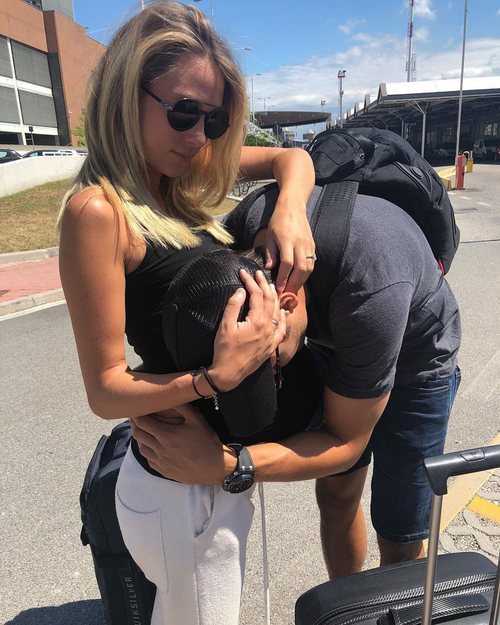 Álvaro Morata se despide de Alice Campello dándole un besito en la barriga