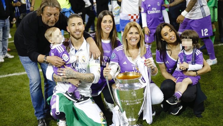 Sergio Ramos celebrando la Champions League en familia