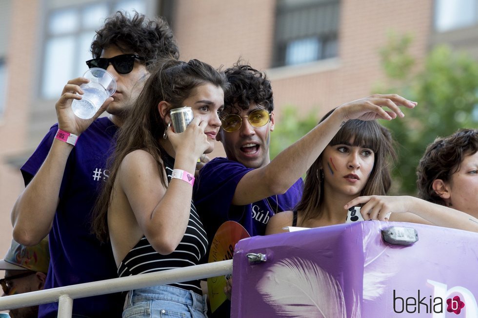 Amaia, Aitana, Javier Calvo y Javier Ambrossi en la carroza de Netflix en el Orgullo 2018