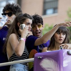 Amaia, Aitana, Javier Calvo y Javier Ambrossi en la carroza de Netflix en el Orgullo 2018