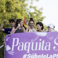 Amaia Romero, Javier Ambrossi, Ana Milán, Aitana y Lidia San José en la carroza de Netflix en el desile del Orgullo 2018