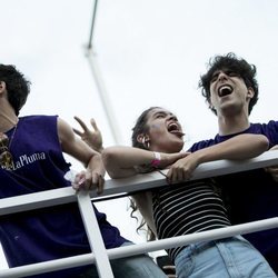 Javier Ambrossi, Amaia Romero y Javier Calvo en el desfile del Orgullo 2018