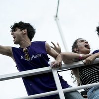 Javier Ambrossi, Amaia Romero y Javier Calvo en el desfile del Orgullo 2018