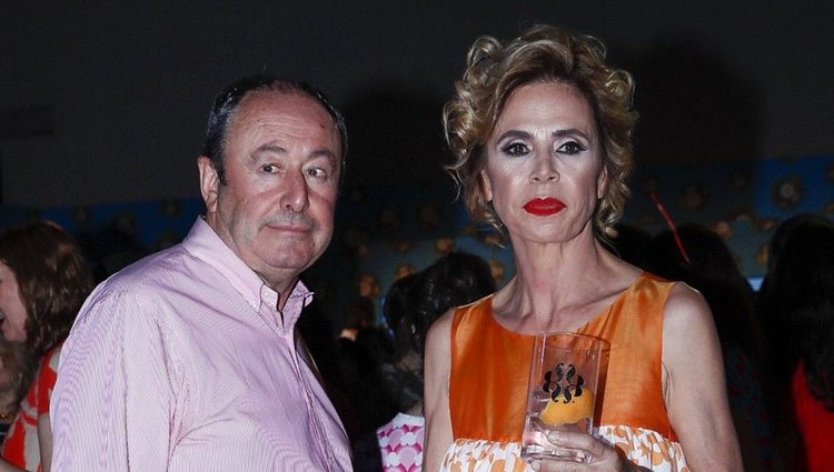 Ágatha Ruiz de la Prada y Luis Miguel Rodríguez El Chatarrero en el desfile de la diseñadora en Madrid Fashion Week