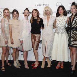 Teresa Helbig con Lulu Figueroa, Ruth Llopis, Elena Rivera, Verónica Echegui, Iria del Río y Ana Rujas en el front row de Teresa Helbig en Madrid Fashion W