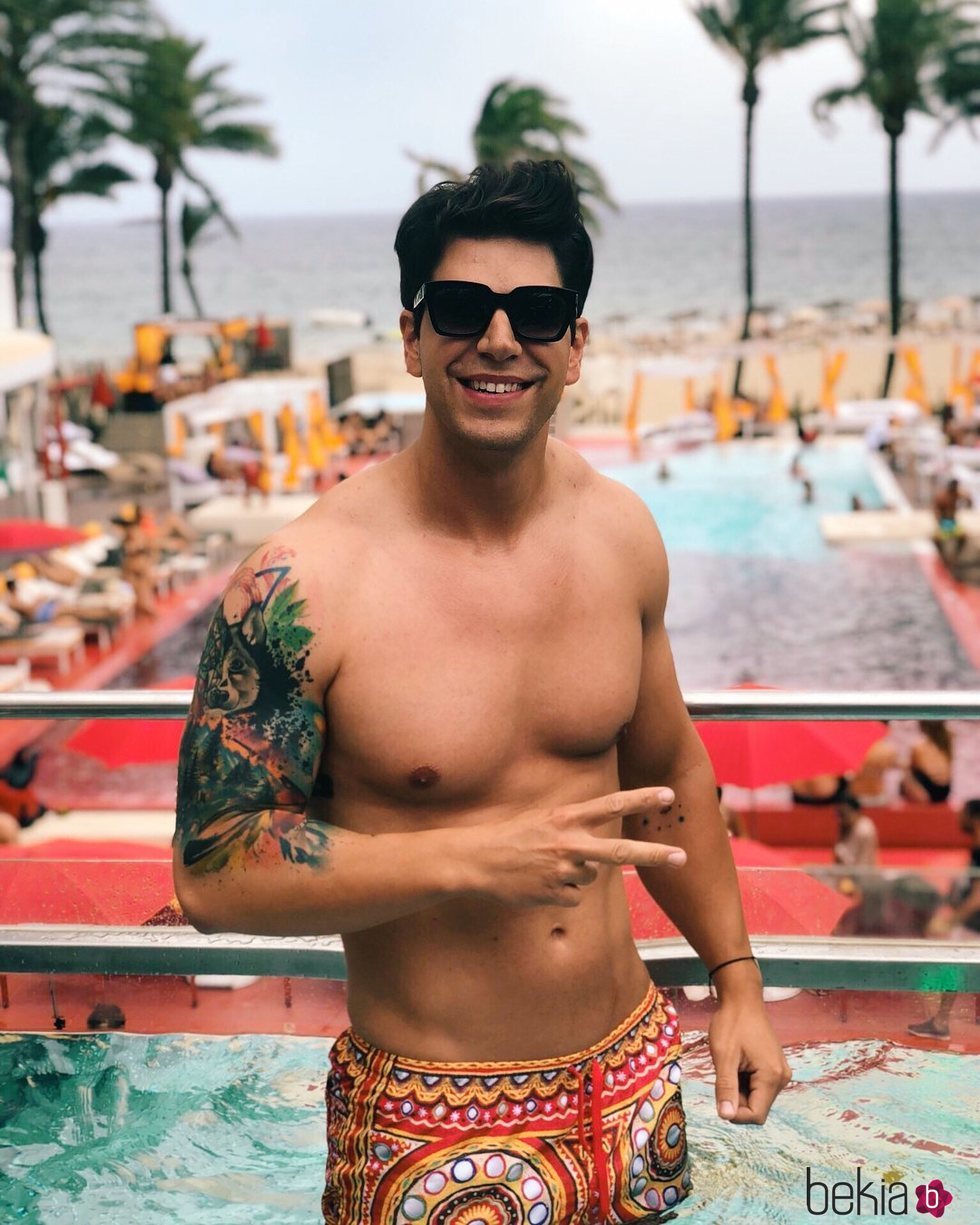 Diego Matamoros de fiesta en el hotel de Ibiza una semana antes de su boda