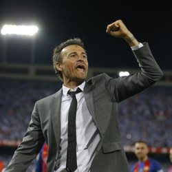 Luis Enrique celebrando un triunfo como entrenador