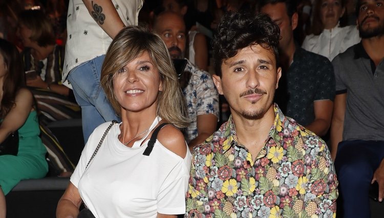 Arancha de Benito y su novio en el front row de Andrés Sarda en Madrid Fashion Week primavera/verano 2019