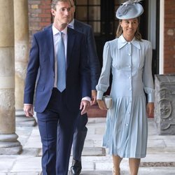 Pippa Middleton y James Matthews en el bautizo del Príncipe Luis