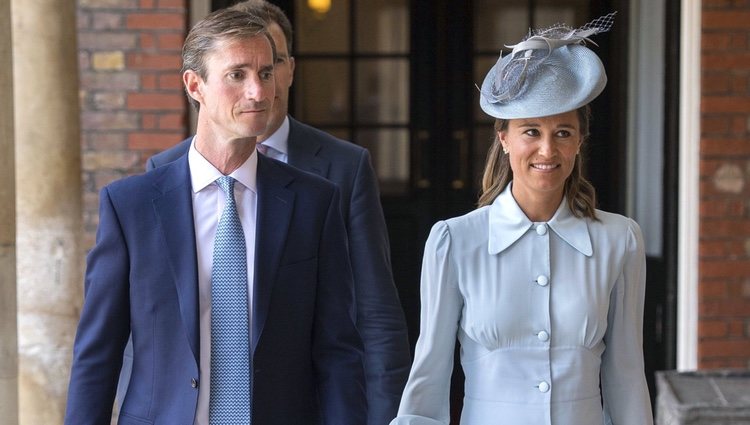 Pippa Middleton y James Matthews en el bautizo del Príncipe Luis