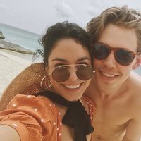 Vanessa Hudgens y Austin Butler durante unas vacaciones