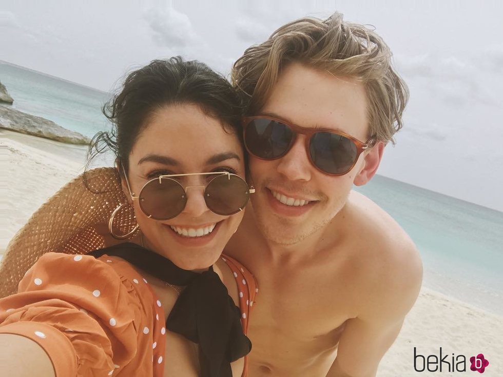 Vanessa Hudgens y Austin Butler durante unas vacaciones