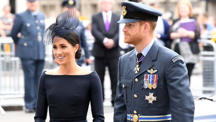 El Príncipe Harry y Meghan Markle en la celebración del centenario de la RAF