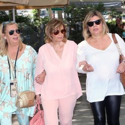 Terelu, Carmen Borrego y María Teresa Campos de paseo por Madrid