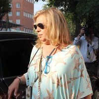 Carmen Borrego acompañando a Terelu en su ingreso en el hospital para su operación de cáncer