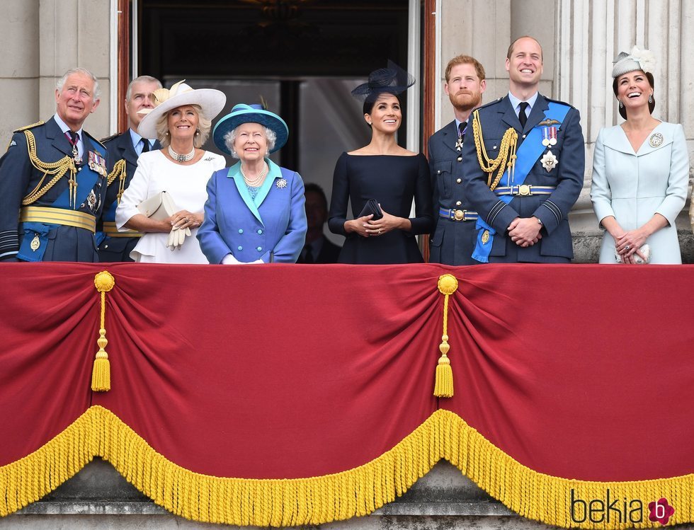 La Reina Isabel, el Príncipe Carlos, Camilla Parker, el Príncipe Guillermo y Kate Middleton y los Duques de Sussex celebran el 100 aniversario de la RAF