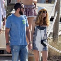 Borja Thyssen y Blanca Cuesta paseando por Ibiza durante sus vacaciones