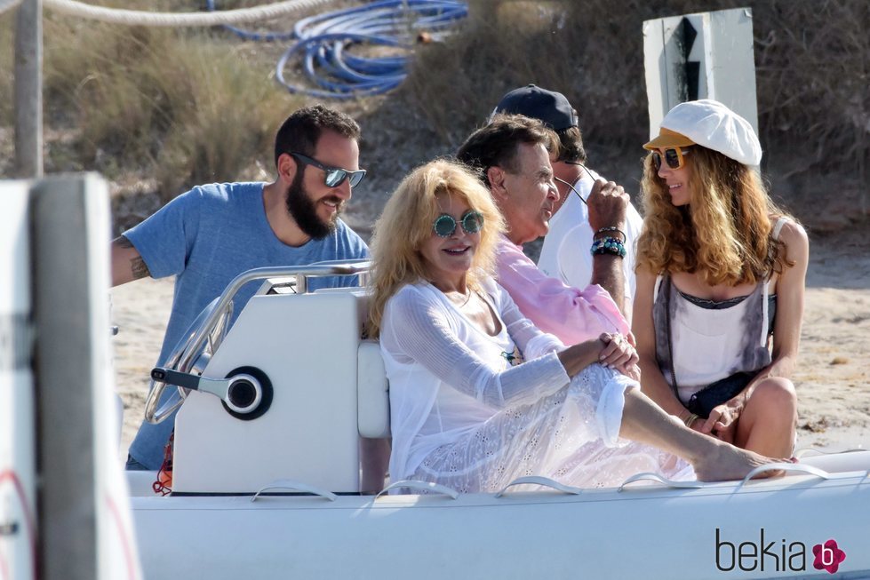 La Baronesa Thyssen, Manuel Segura, Borja Thyssen y Blanca Cuesta juntos de vacaciones en Ibiza