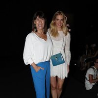 Mabel Lozano con una amiga en en el front row de Jorge Vázquez en Madrid Fashion Week primavera/verano 2019