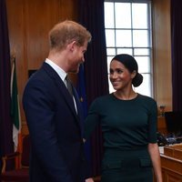 El Príncipe Harry y Meghan Markle, muy cómplices en su encuentro con el Primer Ministro de Irlanda