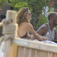 Doutzen Kroes y  Sunnery James muy felices durante unas vacaciones en Ibiza