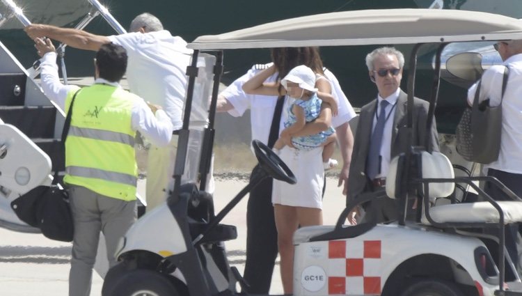 George Clooney en el aeropuerto de Cerdeña