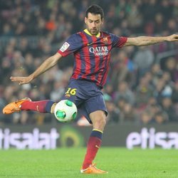 Sergio Busquets jugando un partido con el Barça