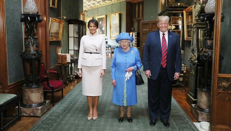 La Reina Isabel II con Donald Trump y Melania en el interior del Castillo de Windsor