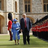 La Reina Isabel II y Donald Trump inspeccionando la Guardia de Honor