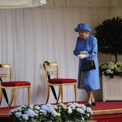 La Reina Isabel II esperando a Donald Trump