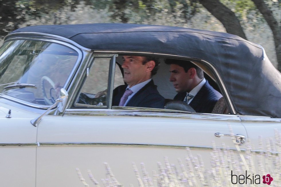 Diego Matamoros llegando a su boda con Estela Grande