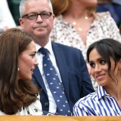 Meghan Markle y Kate Middleton muy cómplices la final femenina de Wimbledon 2018