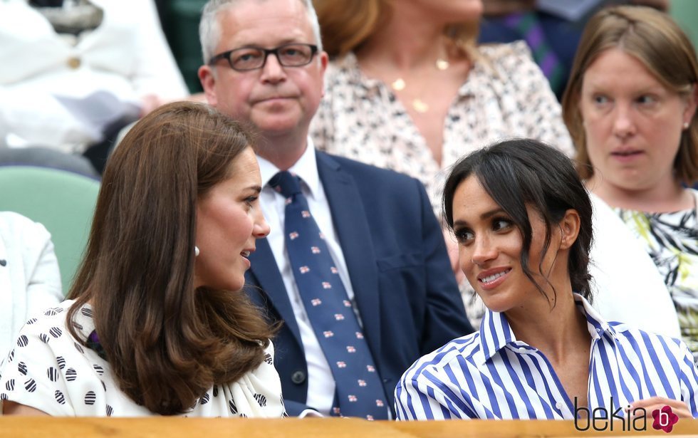 Meghan Markle y Kate Middleton muy cómplices la final femenina de Wimbledon 2018