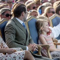 La Princesa Victoria de Suecia y el Príncipe Daniel junto a su hija, la Princesa Estela en la celebración del 41 cumpleaños de la heredera