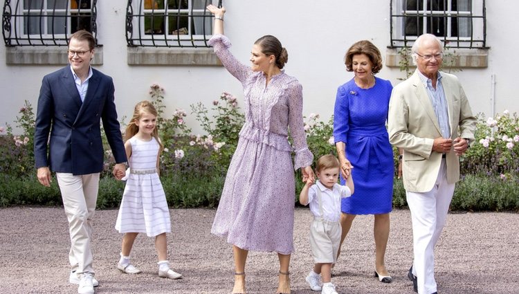 Los Reyes de Suecia, la Princesa Victoria, el Príncipe Daniel y sus hijos en la celebración del 41 cumpleaños de la heredera