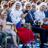 Victoria de Suecia junto a su hija y la Familia Real Sueca en la celebración de su 41 cumpleaños