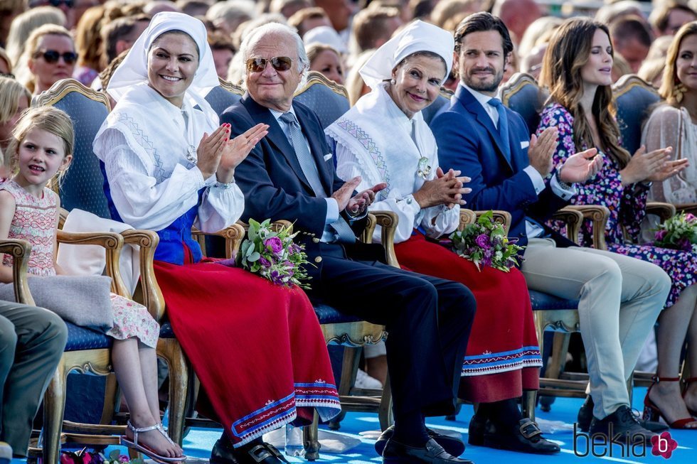 Victoria de Suecia junto a su hija y la Familia Real Sueca en la celebración de su 41 cumpleaños