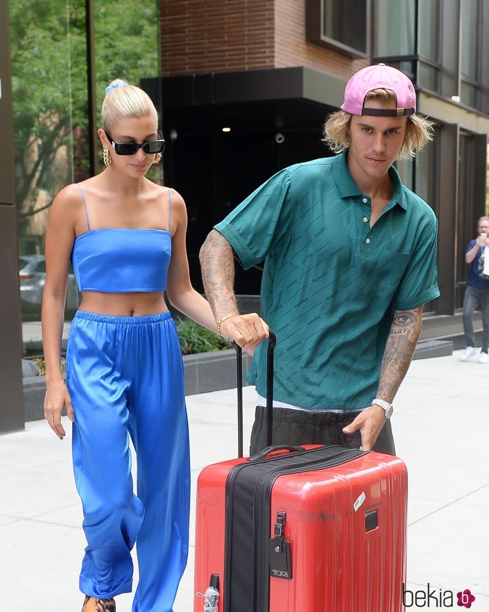 Justin Bieber y Hailey Baldwin abandonando el apartamento de la modelo en Nueva York